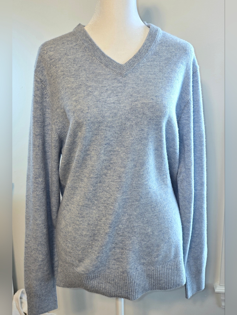 Cremieux Luxury Cashmere Light Blue V-Neck Sweaterr Women's Size Medium